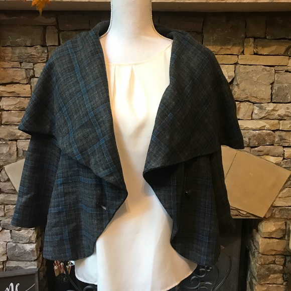 NWOT CAbi Shawl Collar Cropped Jacket Size 8 - Picture 5 of 8